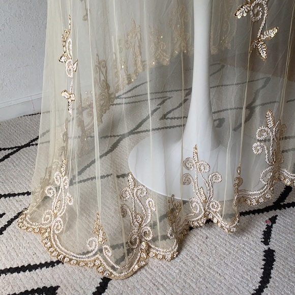 INDONESIAN KEBAYA beautifully beaded collared dress in gold and ivory. Mesh - Picture 2 of 7